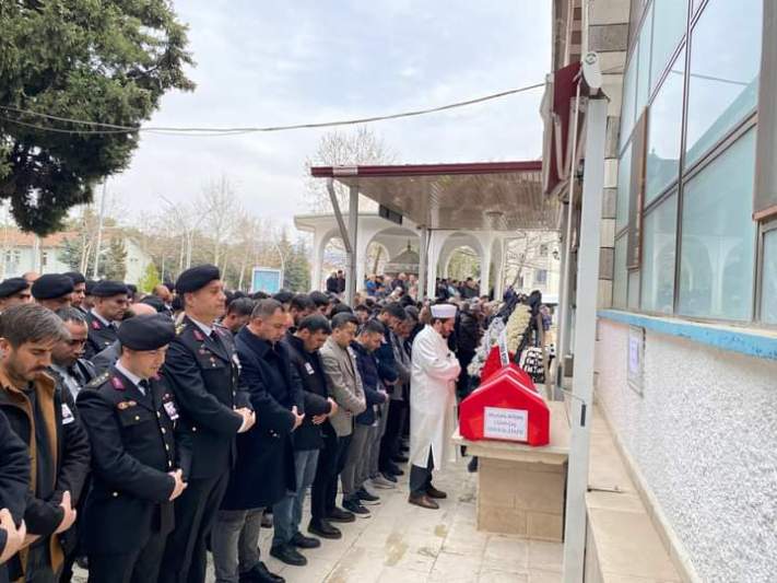İlçemiz Kaymakamı Turan SOĞUKOLUK, J. Uzm. Çvş. Mustafa AYDAN'ın Cenaze Törenine Katıldı